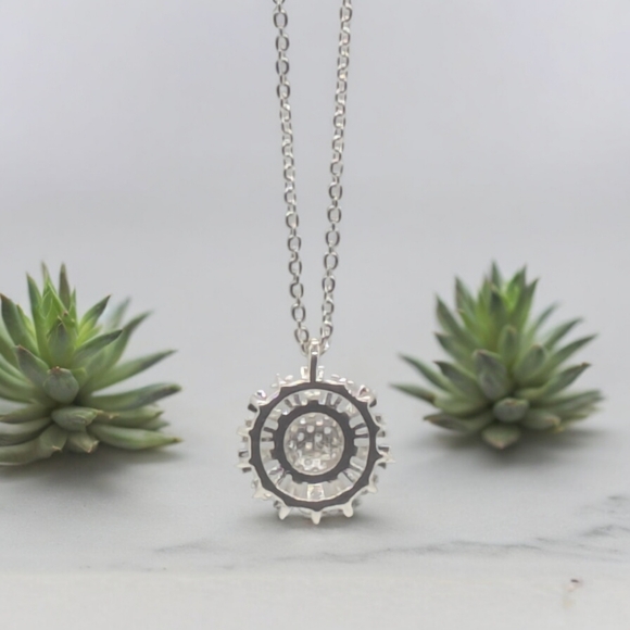 Swarovski Crystal pendant and silver tone necklace - Picture 5 of 7